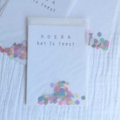 Ansichtkaart - Hoera het is feest (confetti)